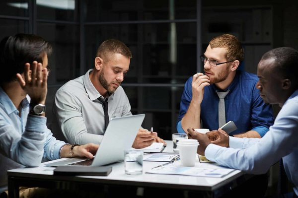 Comment gérer la latence dans un réseau de distribution de contenu (CDN)?